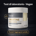 Barattolo di OstroVit Creatina Monoidrato Creapure® su sfondo premium con indicazione test di laboratorio e idoneità vegana